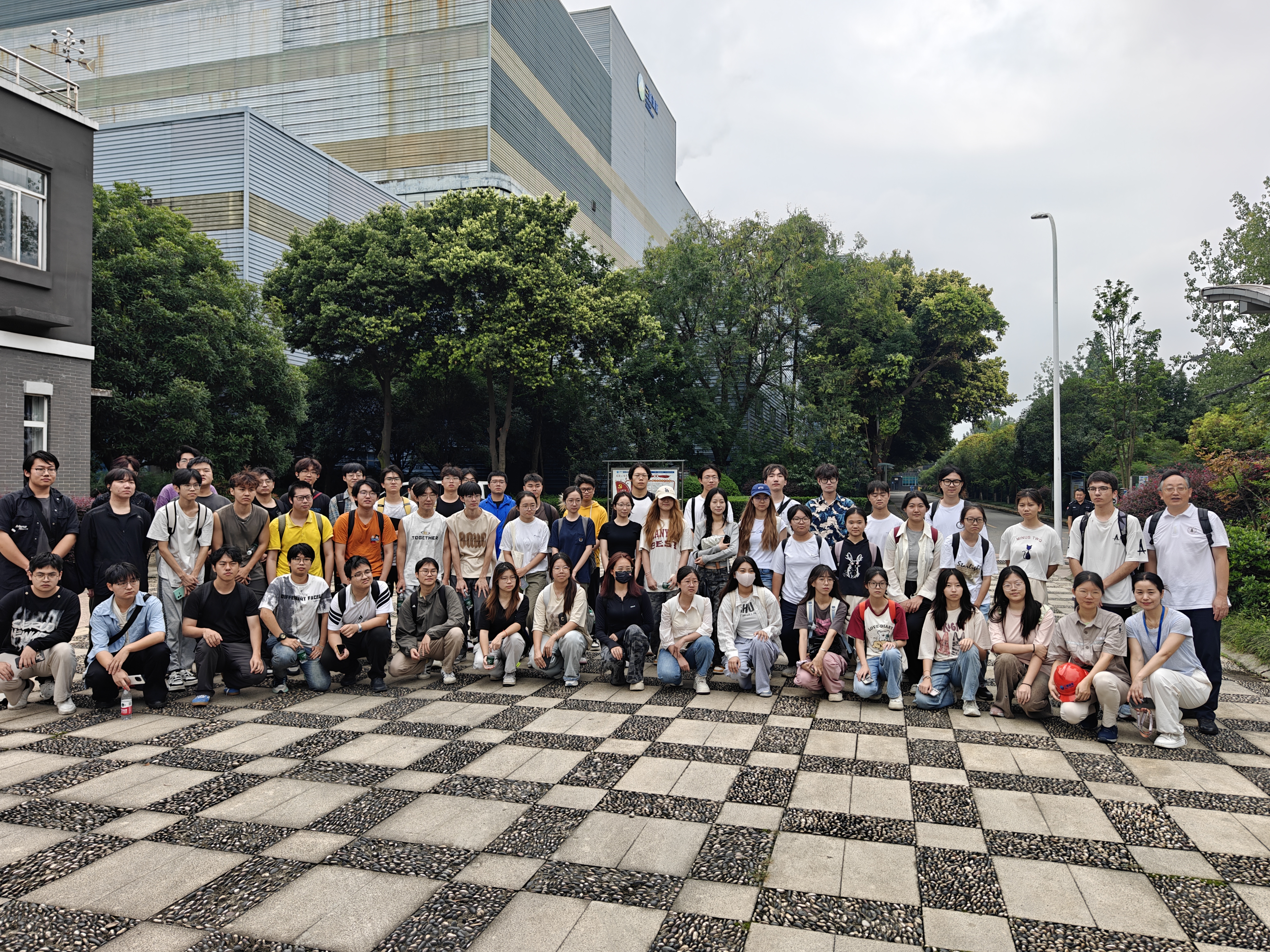 20250708四川大學(xué)環(huán)境工程專業(yè)師生到成都三峰開展專業(yè)實(shí)踐活動(dòng).jpg 20250708四川大學(xué)環(huán)境工程專業(yè)師生到成都三峰開展專業(yè)實(shí)踐活動(dòng).jpg